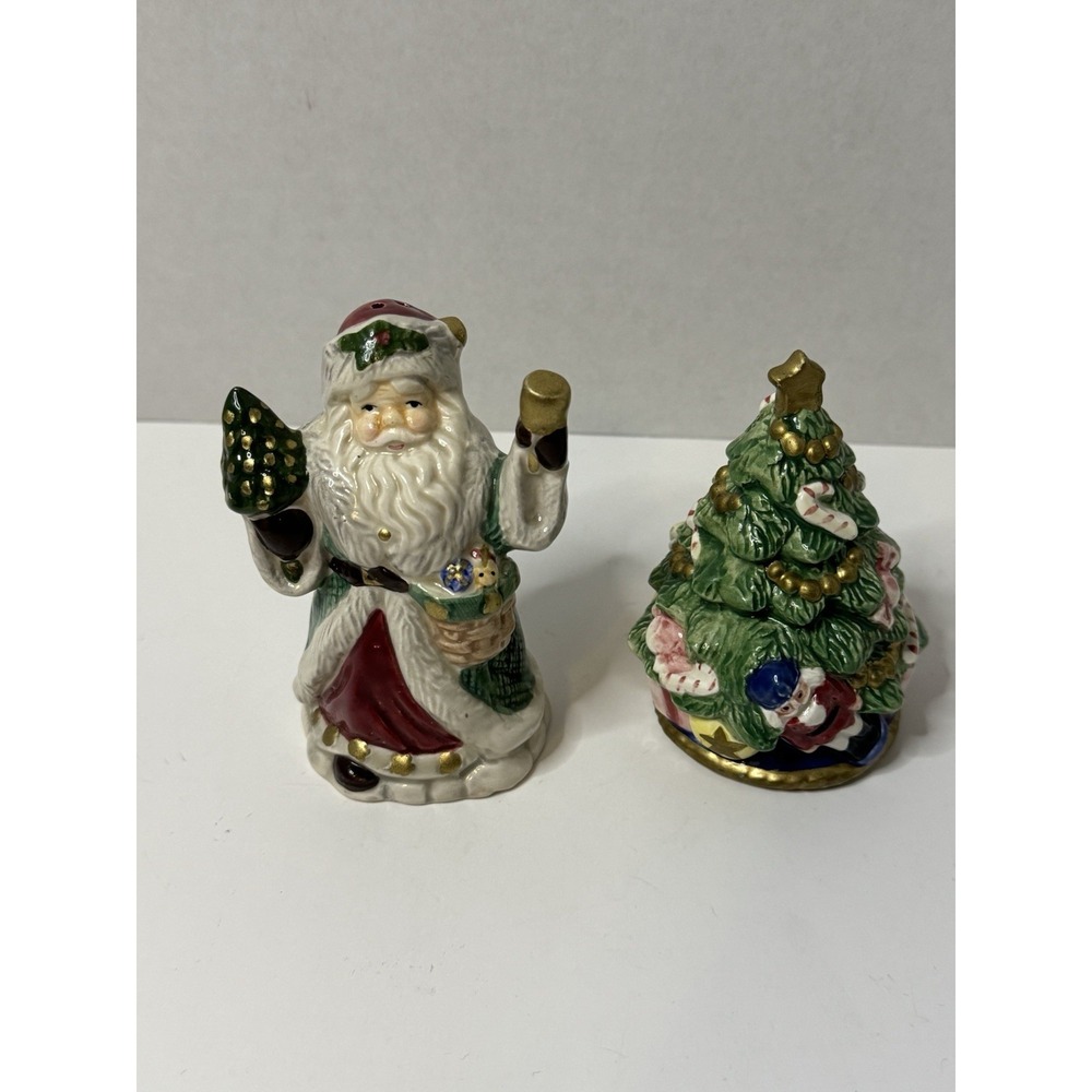 Vintage Omnibus  Santa Clause And Christmas Tree Shakers 1992